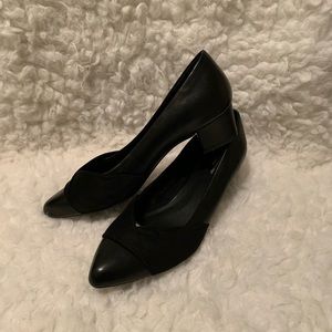 OPEL FAUX LEATHER AND SUEDE PUMP. Sz 11w